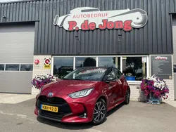 Rood, metallic lak Gebruikt 2021 Toyota Yaris Hybrid Hatchback | € 20.475 (Iets duurder)