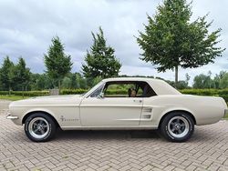 Beige Gebruikt 1967 Ford V8 Coupé | € 31.950