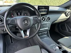 Blauw Gebruikt 2017 Mercedes A180 Business Hatchback | € 18.945 (Eerlijke prijs)