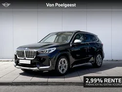 Saphirschwarz metallic (zwart metallic) Gebruikt 2023 BMW iX1 xLine SUV | € 39.900 (Eerlijke prijs)