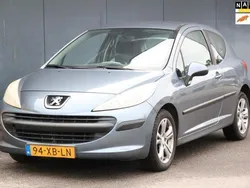 Grijs, metallic lak Gebruikt 2007 Peugeot 207 Hatchback | € 1.395 (Eerlijke prijs)