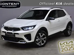 Snow white pearl (wit metallic) Gebruikt 2024 Kia Stonic GT-Line SUV | € 27.940 (Eerlijke prijs)