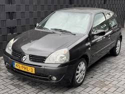 Zwart Gebruikt 2004 Renault Clio II Dynamique Hatchback | € 1.250 (Eerlijke prijs)