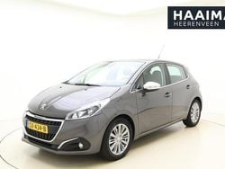Grijs, metallic lak Gebruikt 2017 Peugeot 208 Hatchback | € 7.950 (Eerlijke prijs)