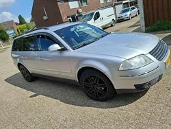 Zilver Gebruikt 2005 VW Passat Stationwagen | € 1.500 (Goede deal)