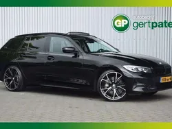 Zwart Gebruikt 2020 BMW 330e Shadowline Stationwagen | € 30.900 (Eerlijke prijs)