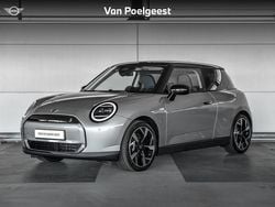Grijs, metallic lak Gebruikt 2024 Mini Cooper SE Classic Hatchback | € 31.900 (Goede deal)