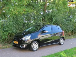 Zwart, metallic lak Gebruikt 2017 Mitsubishi Space Star Intense Hatchback | € 10.750 (Eerlijke prijs)