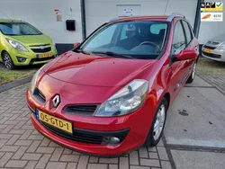 Rood Gebruikt 2008 Renault Clio GrandTour Dynamique Stationwagen | € 2.450 (Iets duurder)