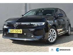 Zwart Gebruikt 2024 Opel Astra Edition Hatchback | € 24.900 (Eerlijke prijs)