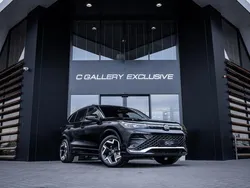 Zwart Gebruikt 2024 VW Tiguan R-line Edition SUV | € 49.995 (Goede deal)