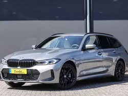 Grijs Gebruikt 2022 BMW 330e M Sport Stationwagen | € 56.950