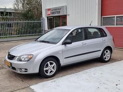 Grijs Gebruikt 2005 Kia Cerato LX Hatchback | € 3.750