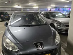 Grijs Gebruikt 2011 Peugeot 308 Allure MPV | € 3.950 (Eerlijke prijs)
