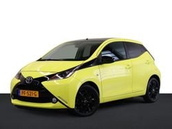 Geel, metallic lak Gebruikt 2017 Toyota Aygo X-cite Hatchback | € 13.950 (Eerlijke prijs)