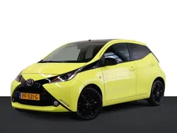 Geel, metallic lak Gebruikt 2017 Toyota Aygo X-cite Hatchback | € 13.950 (Eerlijke prijs)