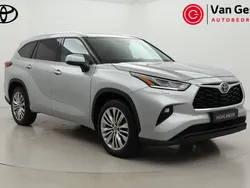 Grijs Gebruikt 2022 Toyota Highlander Executive SUV | € 57.999 (Eerlijke prijs)
