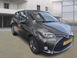 Grijs Gebruikt 2016 Toyota Yaris Trend MPV | € 11.500 (Iets duurder)