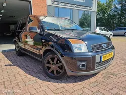 Zwart Gebruikt 2010 Ford Fusion Titanium X MPV | € 2.650