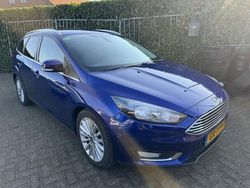 Blauw, metallic lak Gebruikt 2015 Ford Focus Titanium Stationwagen | € 5.999 (Super prijs)