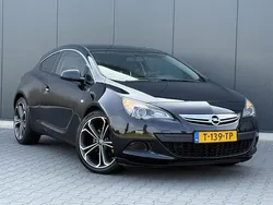 Zwart Gebruikt 2015 Opel Astra GTC Design Edition Hatchback | € 7.995