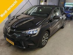 Zwart Gebruikt 2023 Renault Clio V Equilibre Hatchback | € 16.495 (Eerlijke prijs)