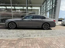 Grijs Gebruikt 2020 BMW 745e Executive Sedan | € 48.950 (Eerlijke prijs)