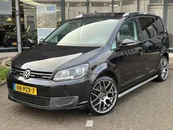 Zwart, metallic lak Gebruikt 2011 VW Touran Highline MPV | € 7.450 (Duur)