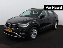 Zwart Gebruikt 2023 VW T-Roc Life SUV | € 32.500 (Eerlijke prijs)