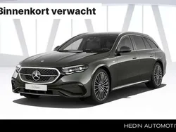 Grijs, metallic lak Nieuw 2025 Mercedes E300 Sport Edition Stationwagen | € 85.105 (Eerlijke prijs)