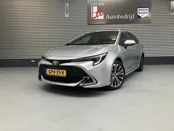 Grijs, metallic lak Gebruikt 2024 Toyota Corolla Stationwagen | € 31.950 (Iets duurder)