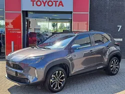 Grijs, metallic lak Gebruikt 2024 Toyota Yaris Cross SUV | € 30.740 (Eerlijke prijs)
