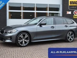 Grijs Gebruikt 2021 BMW 320 Executive Stationwagen | € 24.900 (Goede deal)