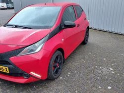 Rood Gebruikt 2015 Toyota Aygo Hatchback | € 8.950 (Duur)