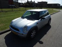 Grijs, metallic lak Gebruikt 2001 Mini ONE Salt Hatchback | € 1.195