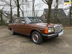 Bruin Gebruikt 1982 Mercedes E230 Sedan | € 15.950