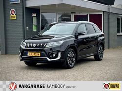 Zwart, metallic lak Gebruikt 2023 Suzuki Vitara Style SUV | € 28.950 (Eerlijke prijs)