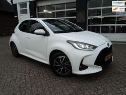 Wit Gebruikt 2022 Toyota Yaris Hybrid Business Edition Hatchback | € 19.250 (Goede deal)