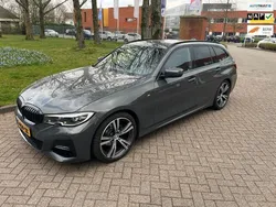 Grijs Gebruikt 2021 BMW 318 M Sport Stationwagen | € 31.945 (Iets duurder)
