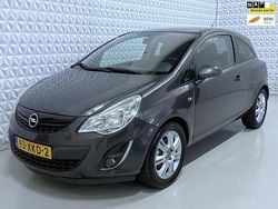 Grijs (metallic) Gebruikt 2012 Opel Corsa Color Edition Hatchback | € 2.499 (Goede deal)