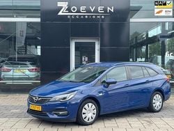 Blauw Gebruikt 2020 Opel Astra Business Edition Stationwagen | € 6.995 (Goede deal)