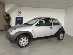 Grijs, metallic lak Gebruikt 2002 Ford Ka Style Hatchback | € 950 (Eerlijke prijs)