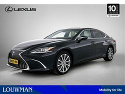 Zwart Gebruikt 2020 Lexus ES300H Luxury Line Sedan | € 38.450 (Eerlijke prijs)