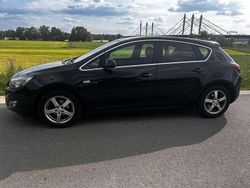 Zwart Gebruikt 2012 Opel Astra MPV | € 5.750 (Eerlijke prijs)