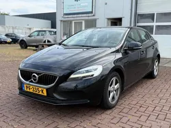 Zwart Gebruikt 2017 Volvo V40 Stationwagen | € 7.950 (Eerlijke prijs)