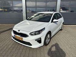 Wit Gebruikt 2018 Kia Ceed Hatchback | € 13.835 (Eerlijke prijs)