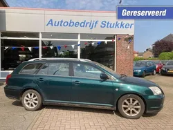 Groen Gebruikt 2004 Toyota Avensis Luna Stationwagen | € 1.950 (Eerlijke prijs)