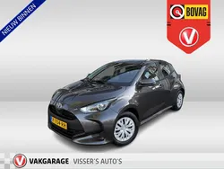 Grijs, metallic lak Gebruikt 2021 Toyota Yaris Active Hatchback | € 18.400 (Goede deal)