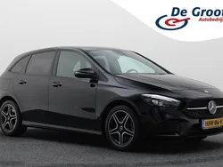 Zwart Gebruikt 2022 Mercedes B250e AMG line MPV | € 25.950 (Goede deal)
