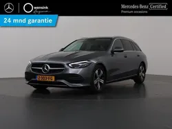 Grijs, metallic lak Gebruikt 2024 Mercedes C180 Business Stationwagen | € 46.850 (Eerlijke prijs)